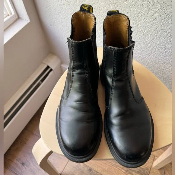 2976 SMOOTH LEATHER CHELSEA BOOTS. Men’s size 7. 2976 Smooth Leather Chelsea Boots | Dr. Martens ReWair main image 3